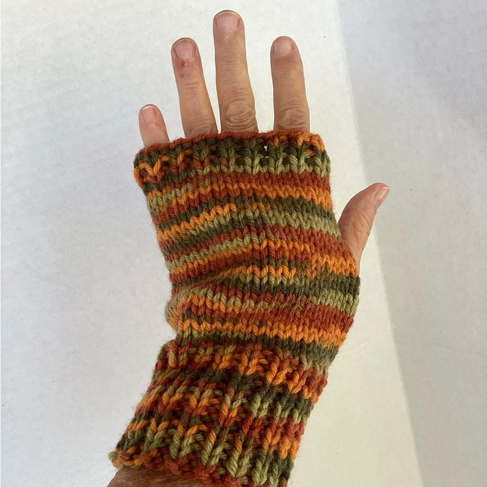 Gloves Fingerless Hand Crafted Colorful Striped Orange Greens Rust Ribbed